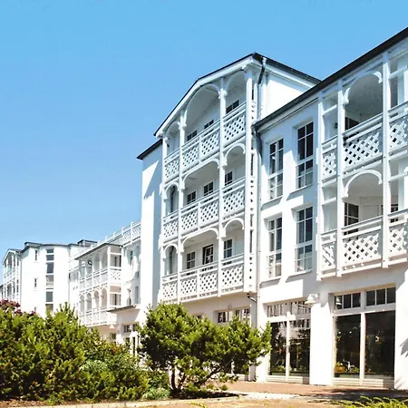 Daire In A Lakeside Park In With A Balcony *