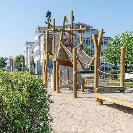 Apartament In A Lakeside Park In With A Balcony
